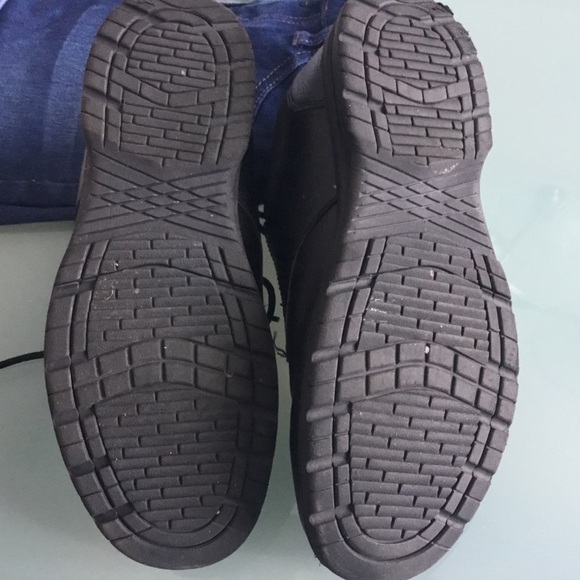 EUC - Casual Black Lace up shoe solid rubber sole - Picture 2 of 3